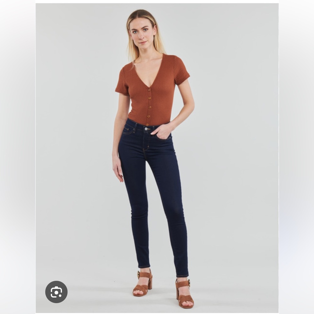 Levi’s 311 Shaping Skinny Jean